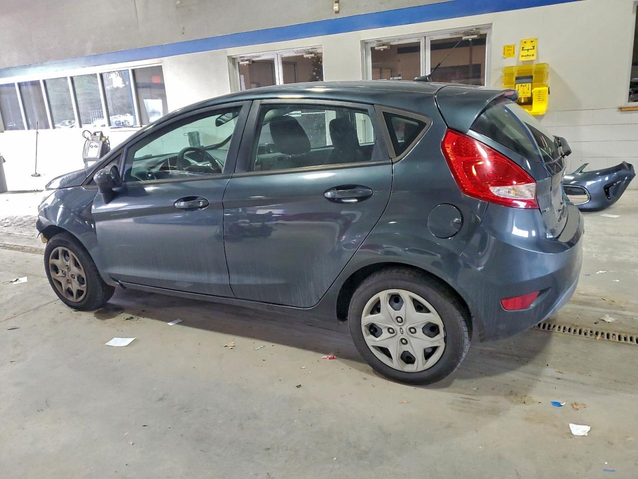2011 FORD FIESTA SE photo 2