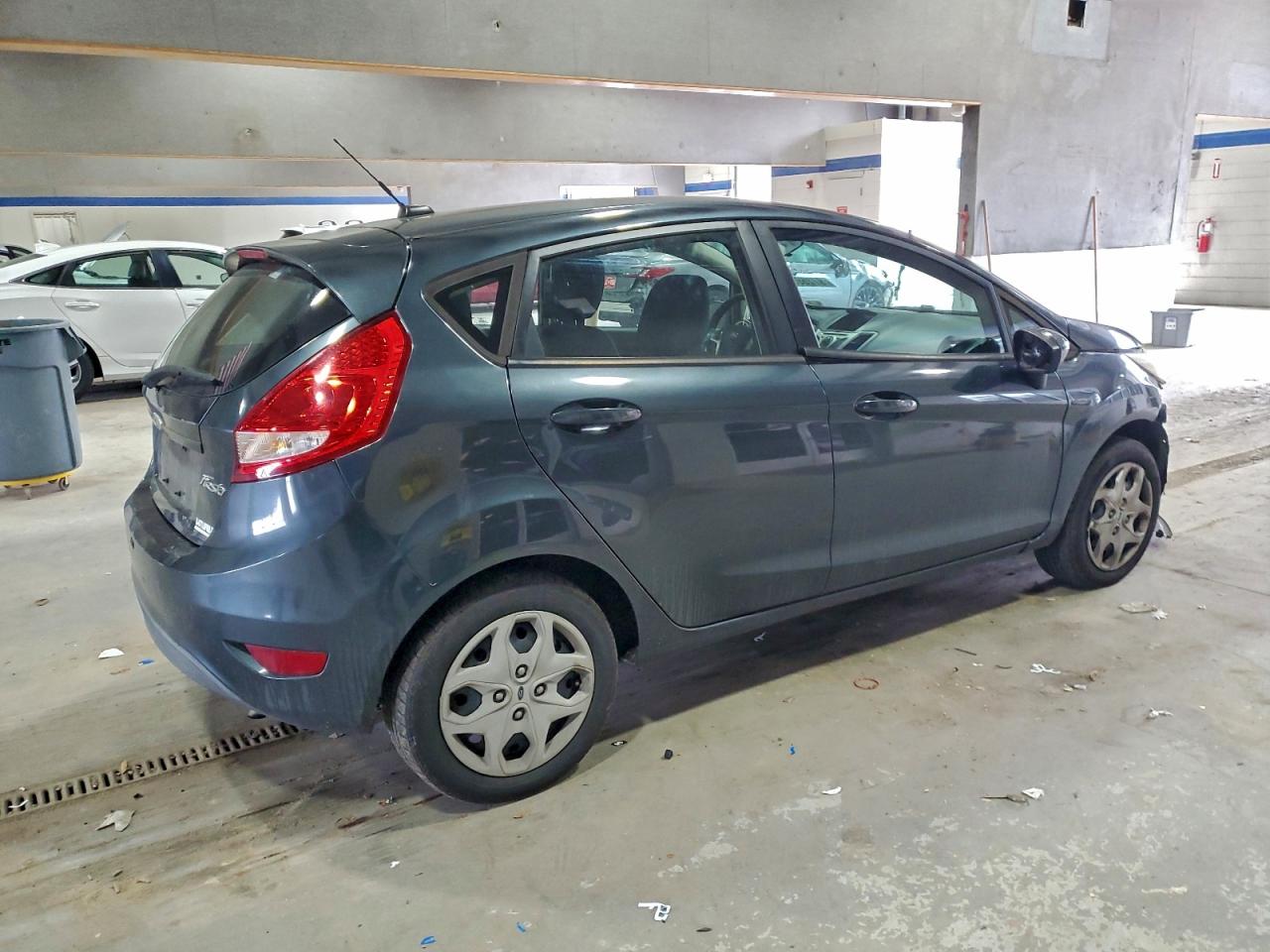 2011 FORD FIESTA SE photo 3