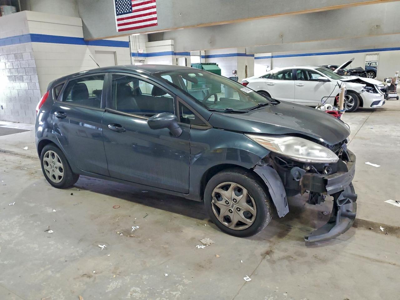 2011 FORD FIESTA SE photo 4