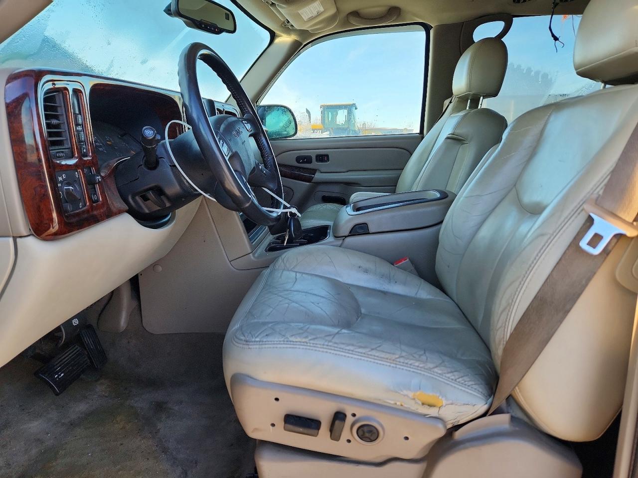 2004 GMC YUKON XL photo 7