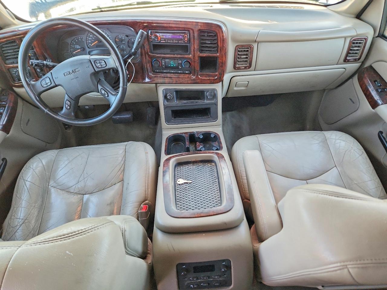 2004 GMC YUKON XL photo 8