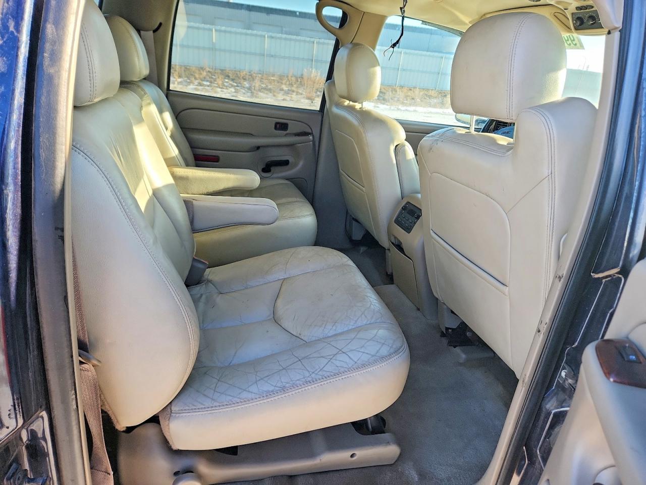 2004 GMC YUKON XL photo 11