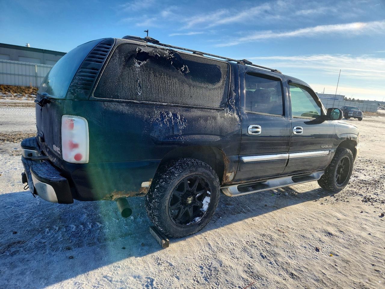 2004 GMC YUKON XL photo 3