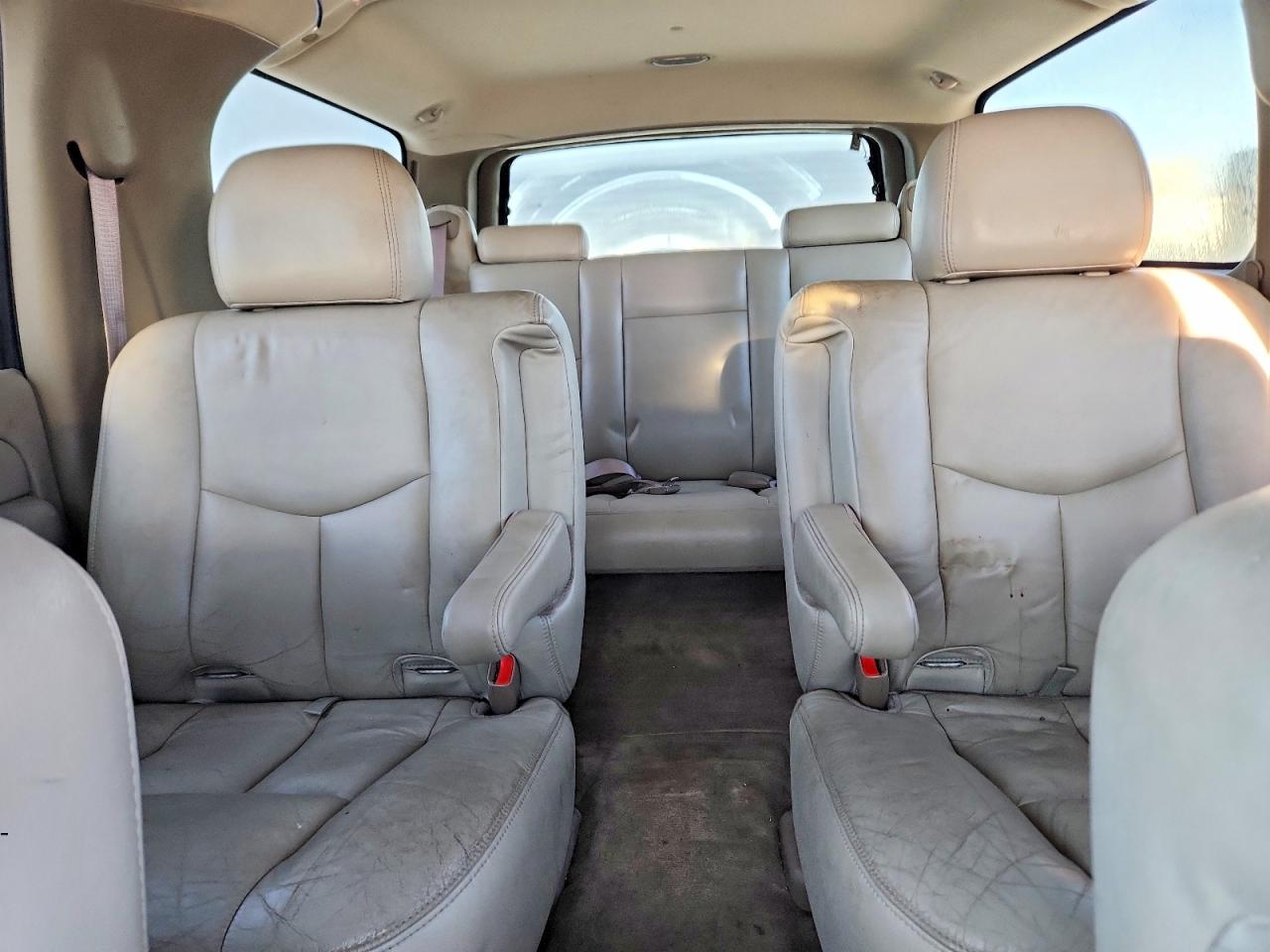 2004 GMC YUKON XL photo 10