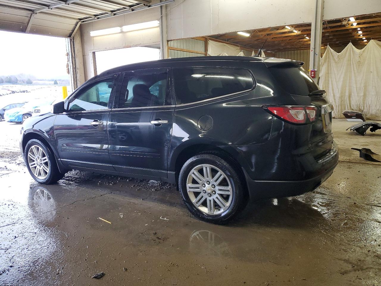 2014 CHEVROLET TRAVERSE LT photo 2