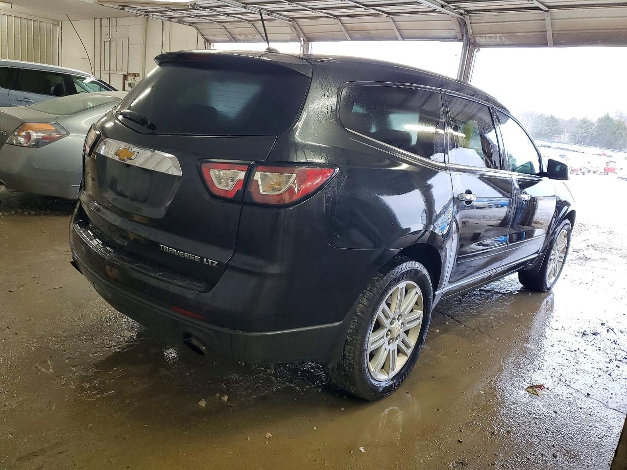 2014 CHEVROLET TRAVERSE LT photo 3