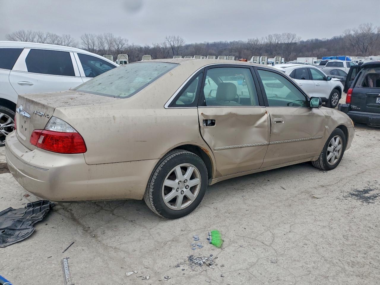 2003 TOYOTA AVALON XL photo 3