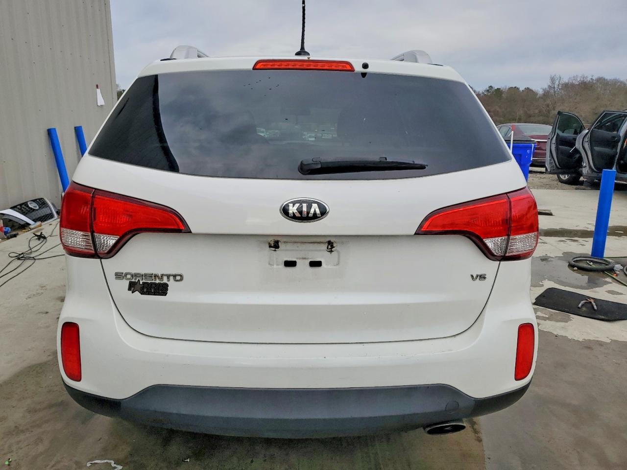 2015 KIA SORENTO LX photo 6
