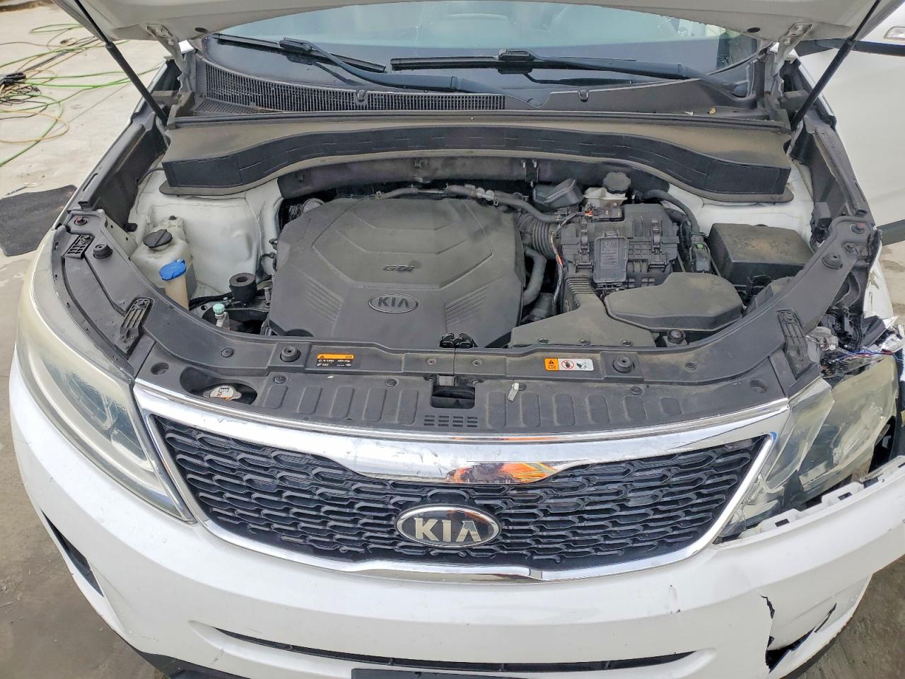 2015 KIA SORENTO LX photo 12