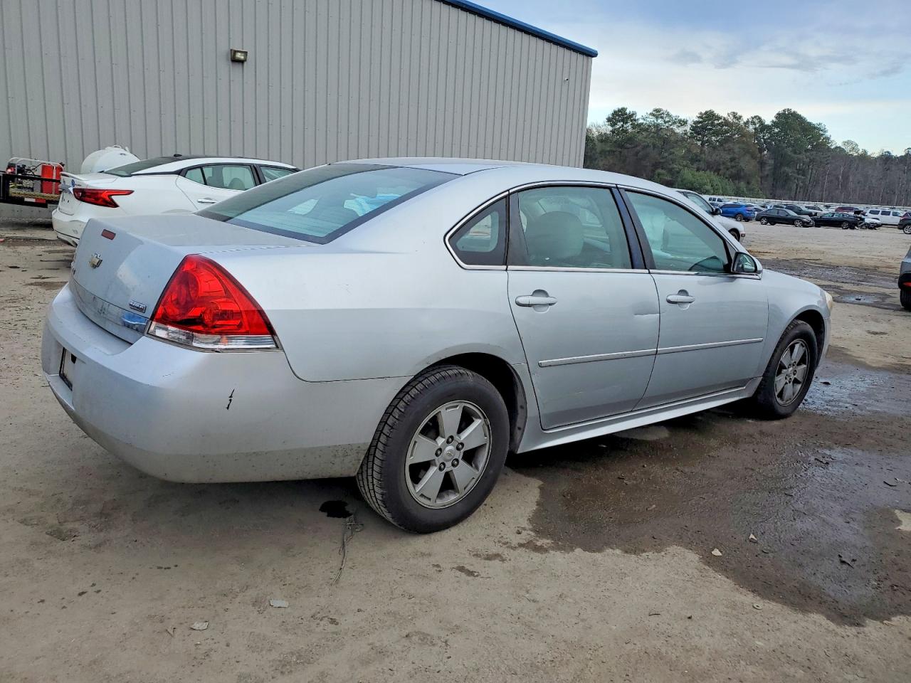 2010 CHEVROLET IMPALA LT photo 3