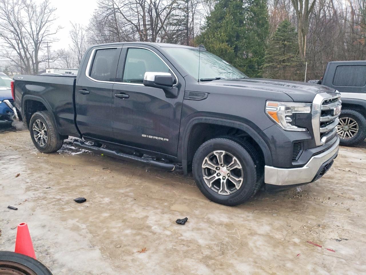 2020 GMC SIERRA K1500 SLE photo 4