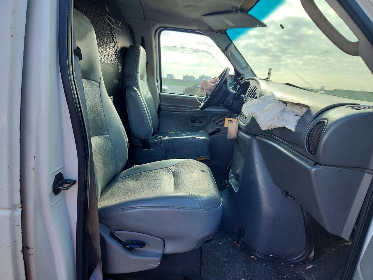 2004 FORD ECONOLINE E250 VAN photo 11