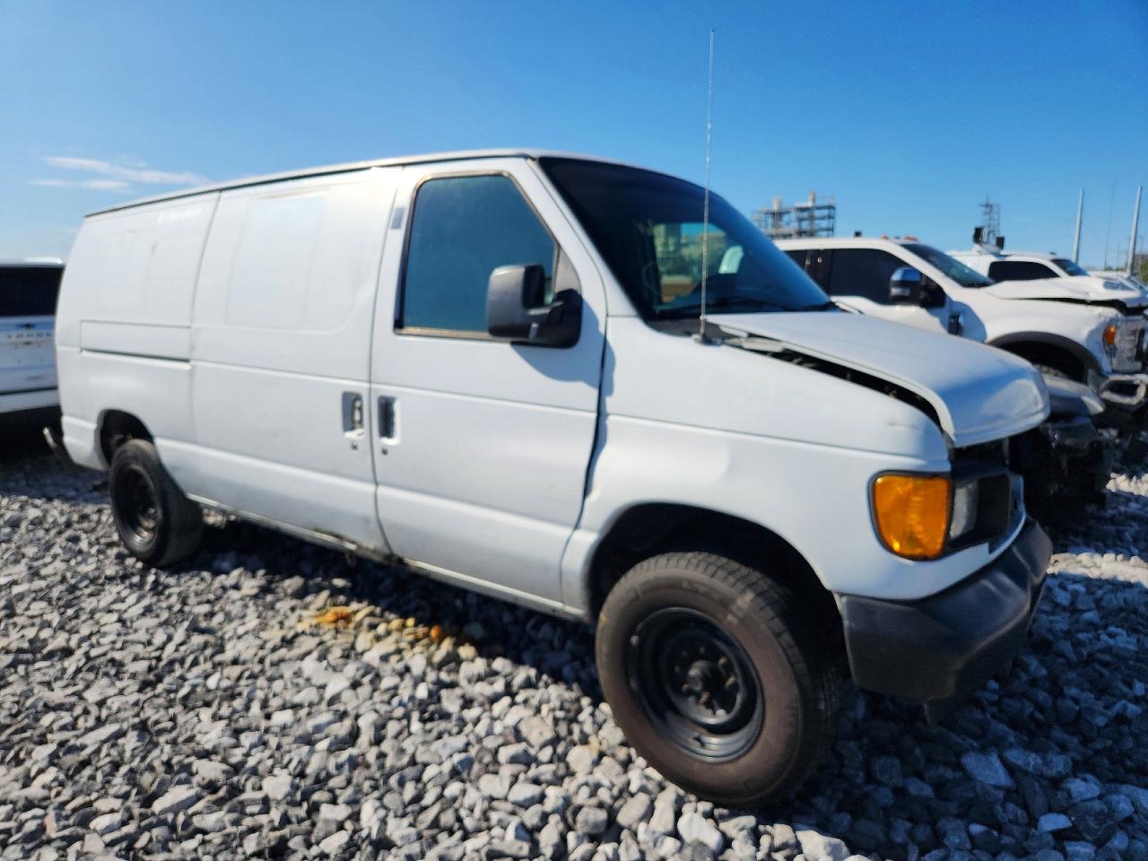 2004 FORD ECONOLINE E250 VAN photo 4