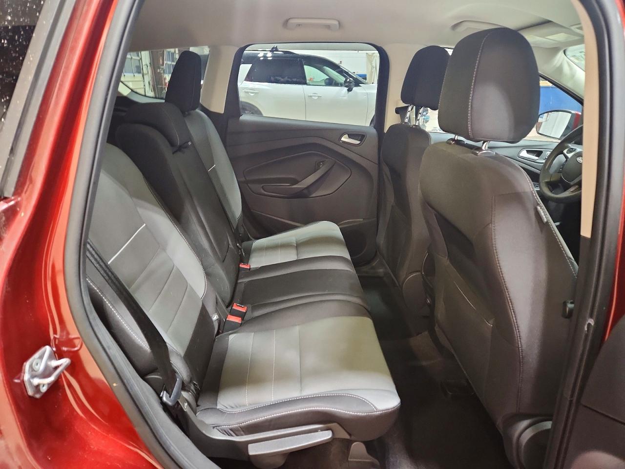 2015 FORD ESCAPE SE photo 11