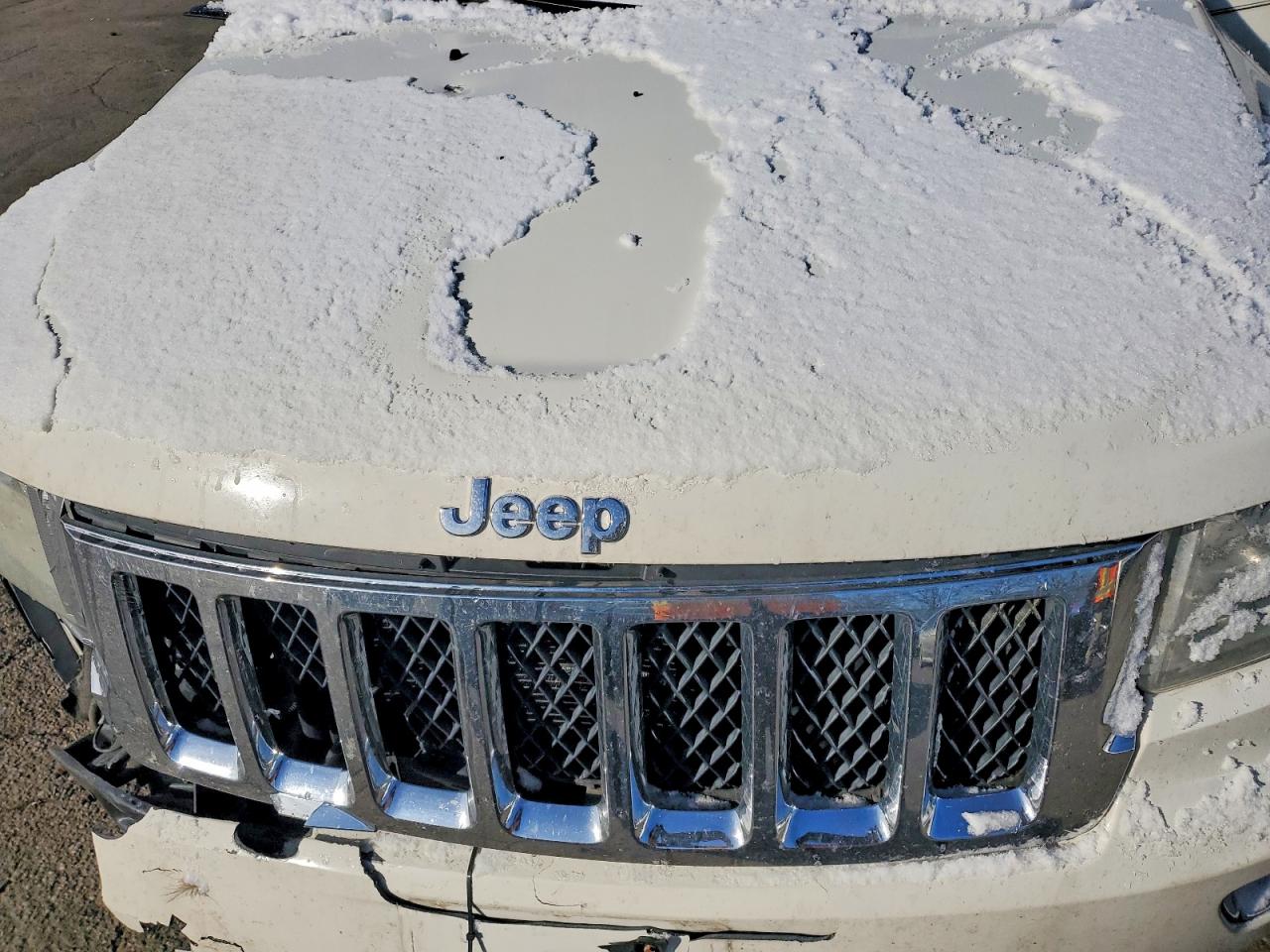 2011 JEEP GRAND CHEROKEE OVERLAND photo 23