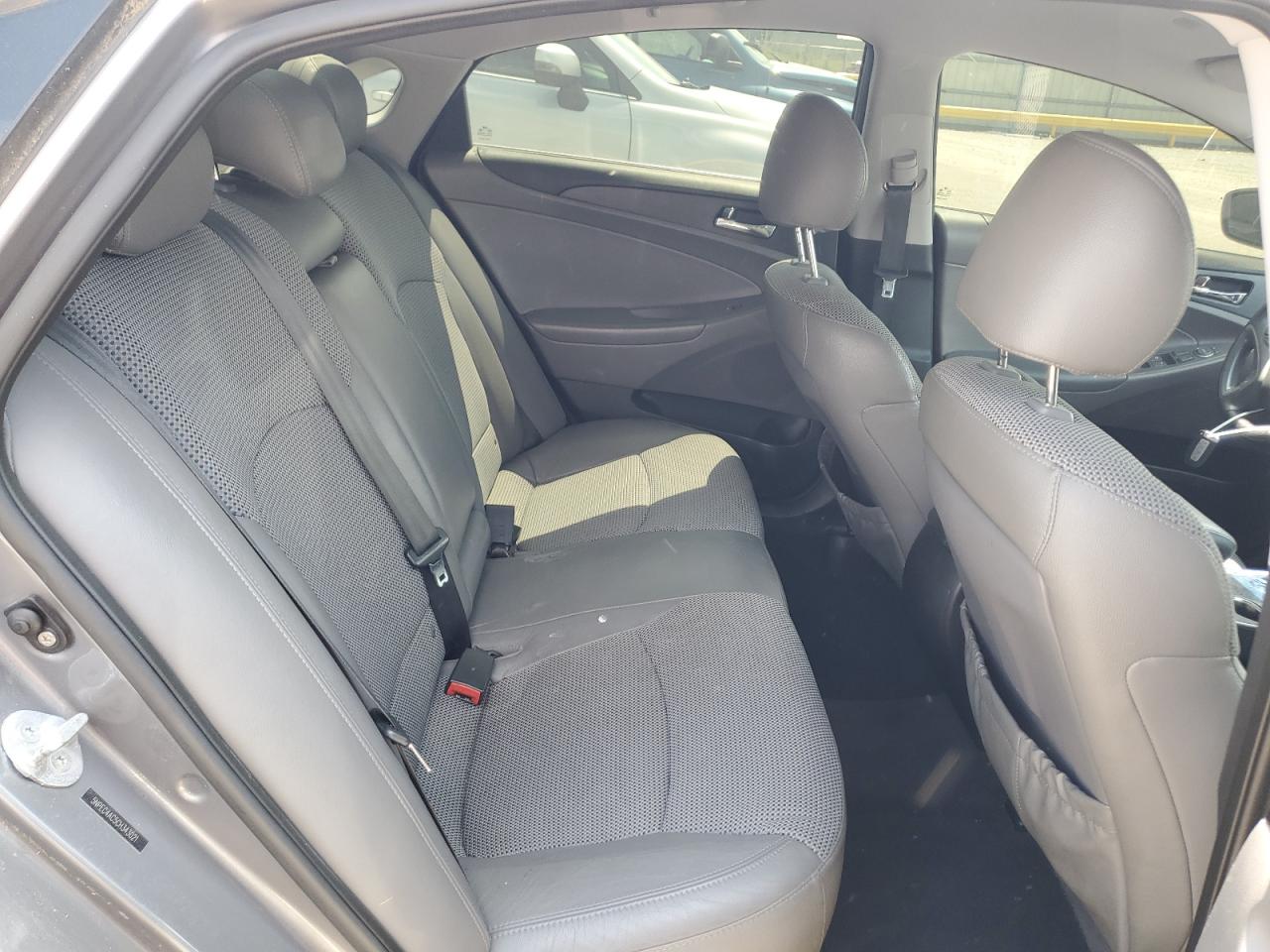 2012 HYUNDAI SONATA SE photo 19