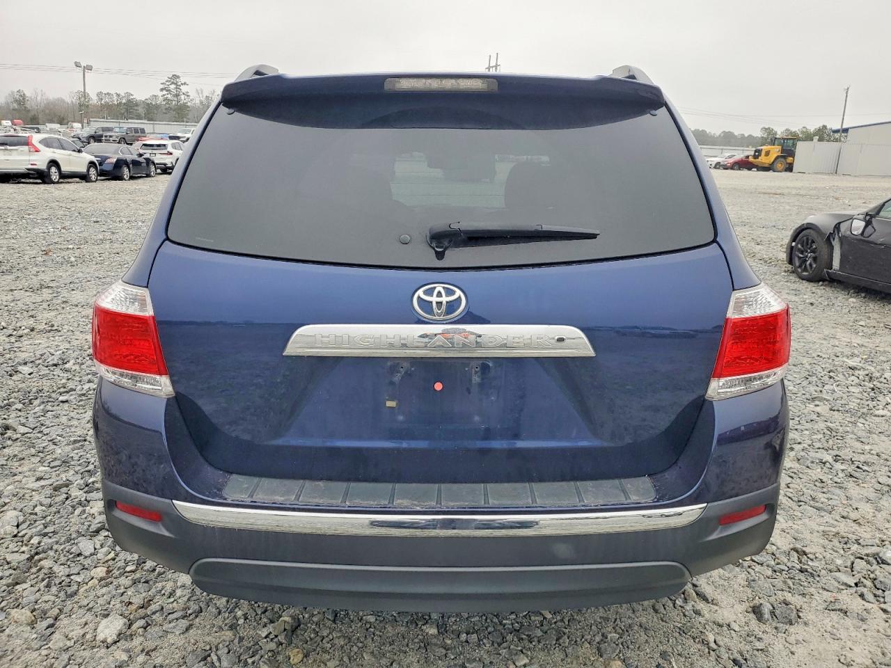 2013 TOYOTA HIGHLANDER BASE photo 11