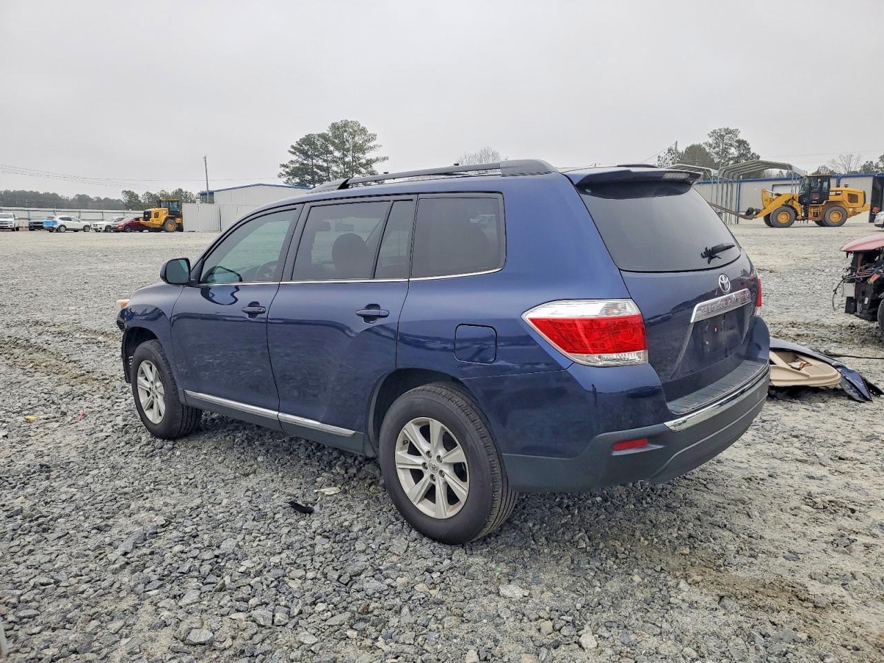 2013 TOYOTA HIGHLANDER BASE photo 3