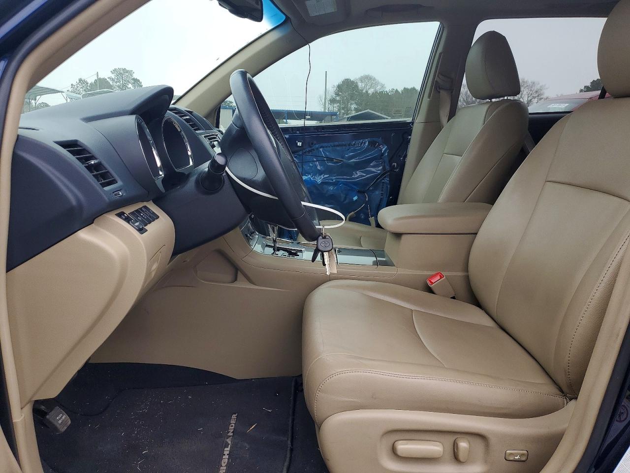 2013 TOYOTA HIGHLANDER BASE photo 13