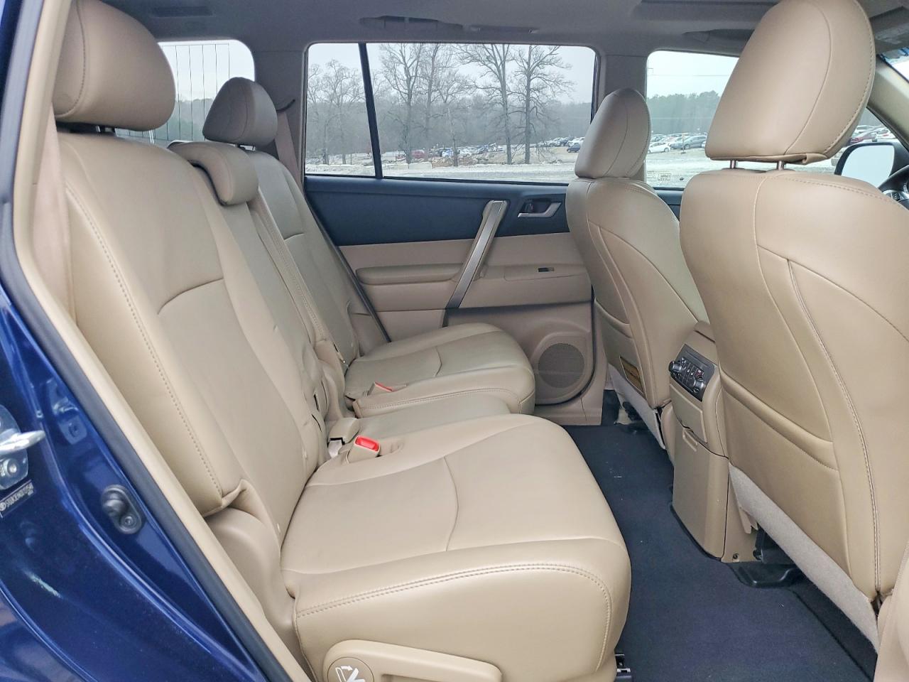 2013 TOYOTA HIGHLANDER BASE photo 21