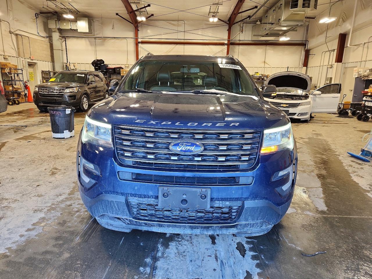 2017 FORD EXPLORER XLT photo 5