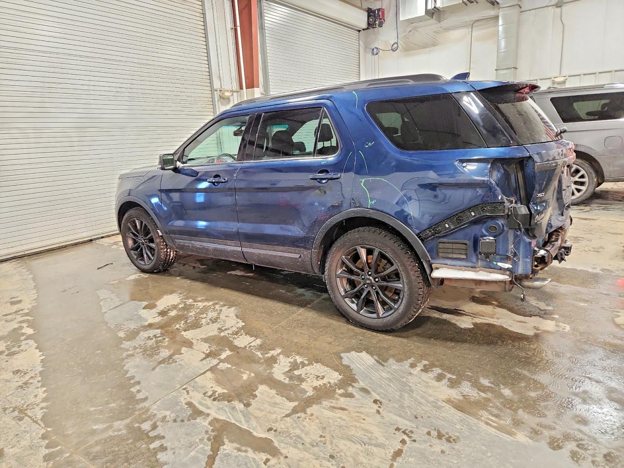 2017 FORD EXPLORER XLT photo 2