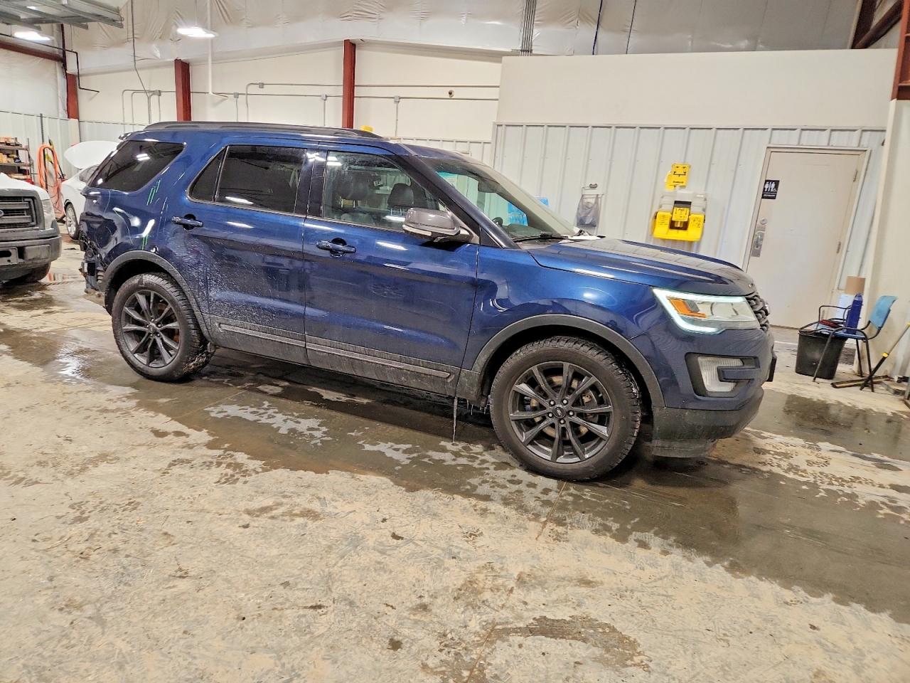 2017 FORD EXPLORER XLT photo 4