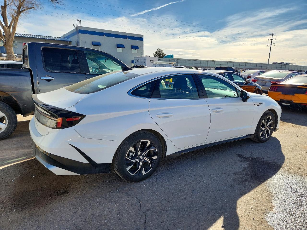 2025 HYUNDAI SONATA SEL photo 3