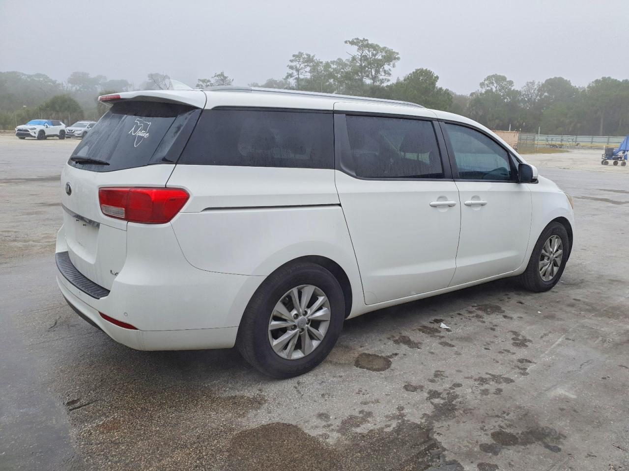 2016 KIA SEDONA LX photo 3