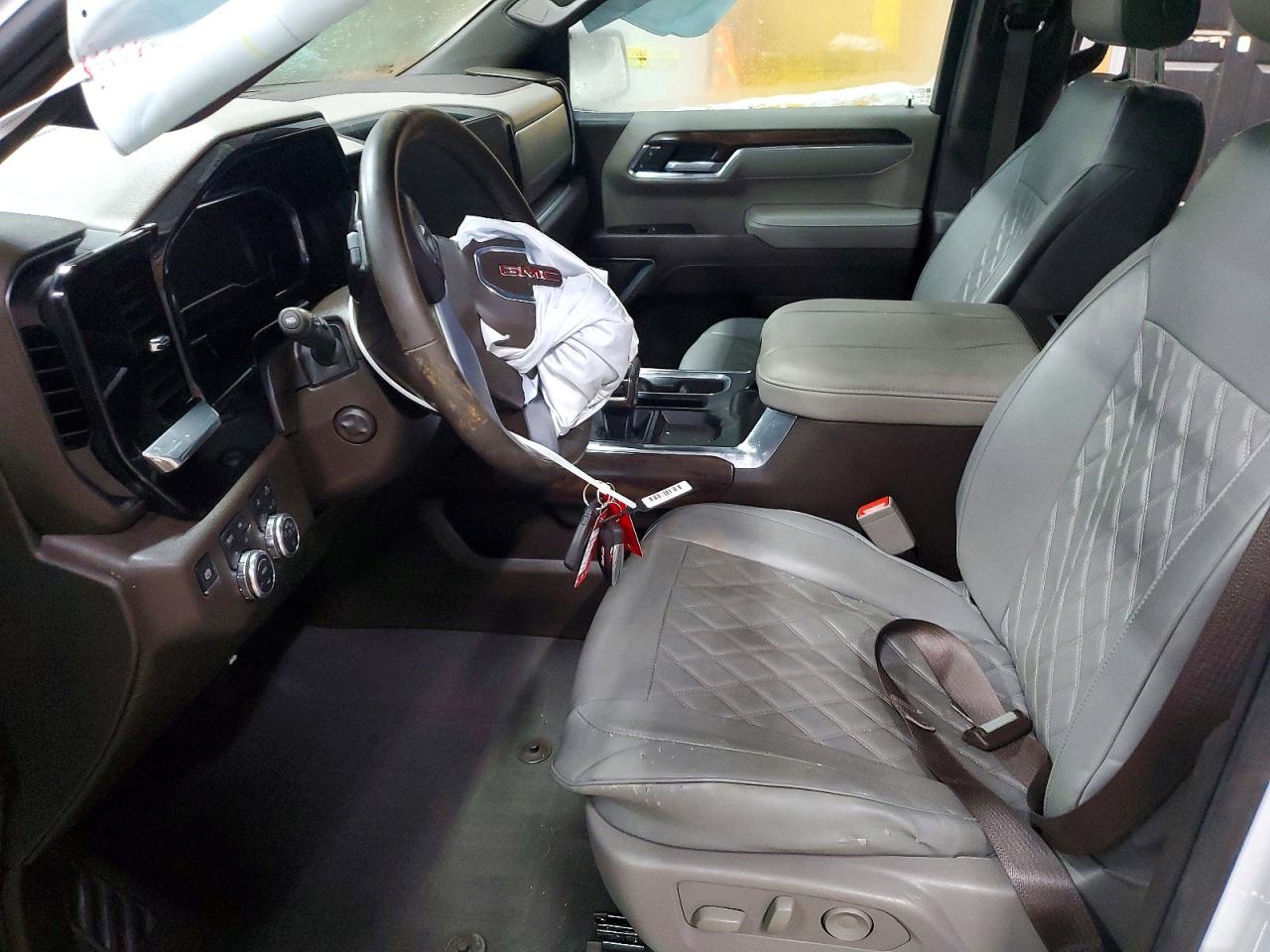 2025 GMC SIERRA K1500 SLT photo 7