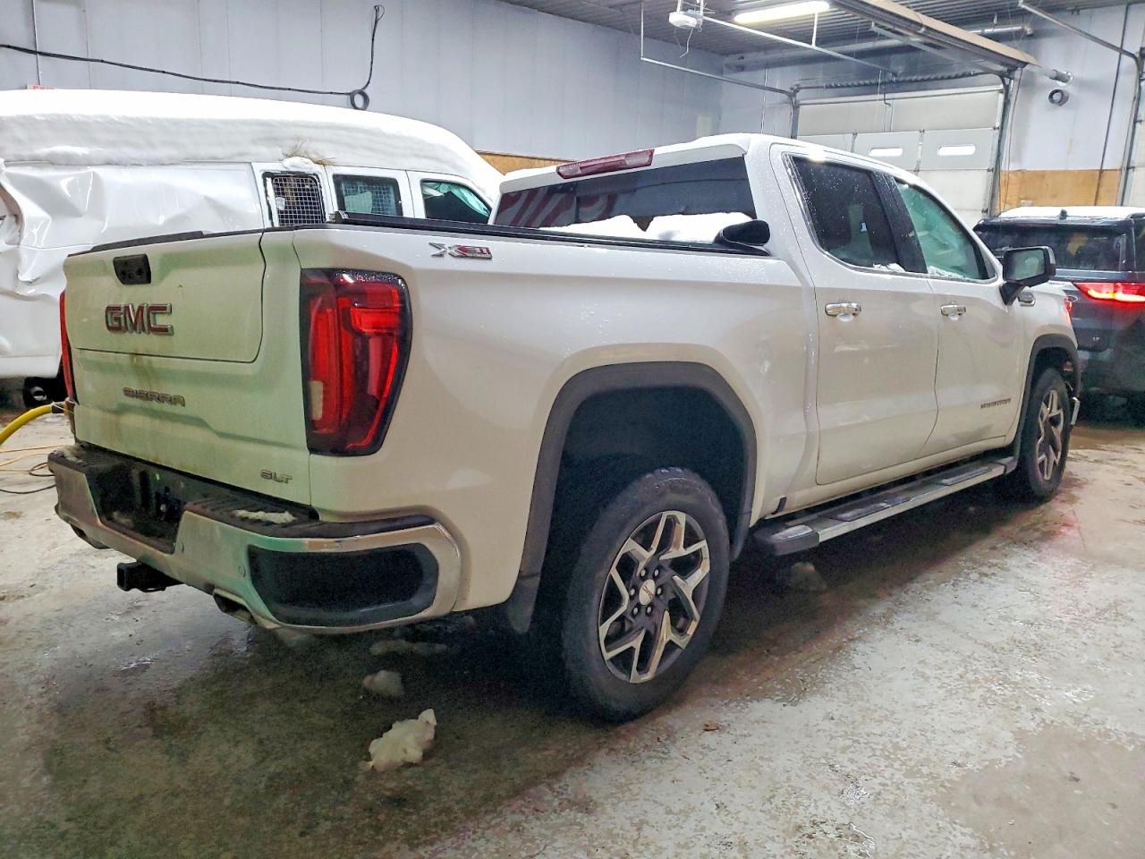 2025 GMC SIERRA K1500 SLT photo 3