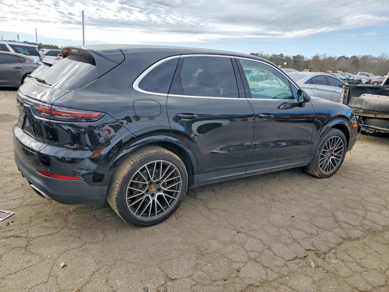 2021 PORSCHE CAYENNE photo 3