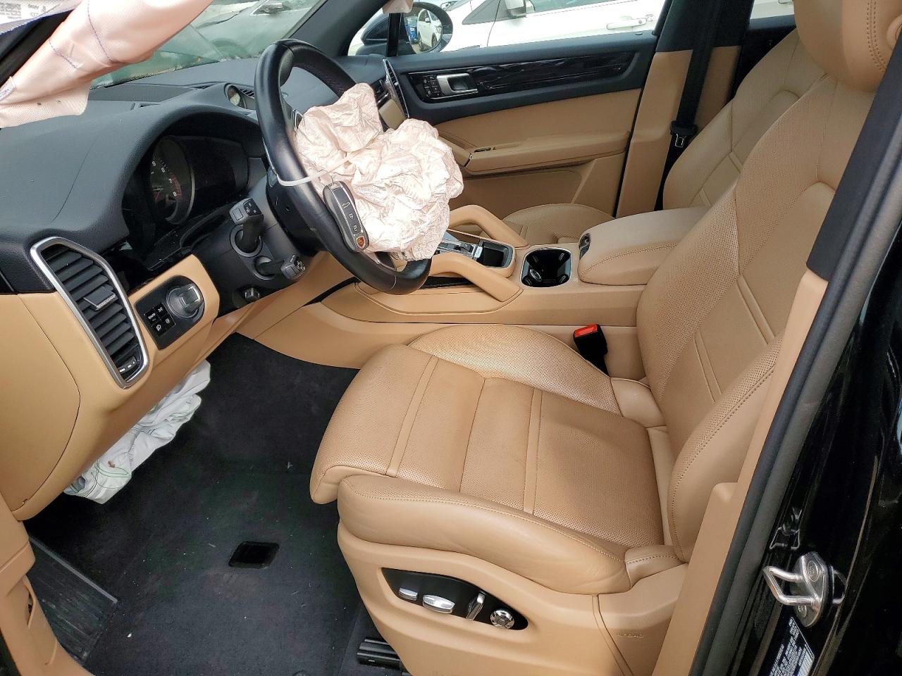 2021 PORSCHE CAYENNE photo 7