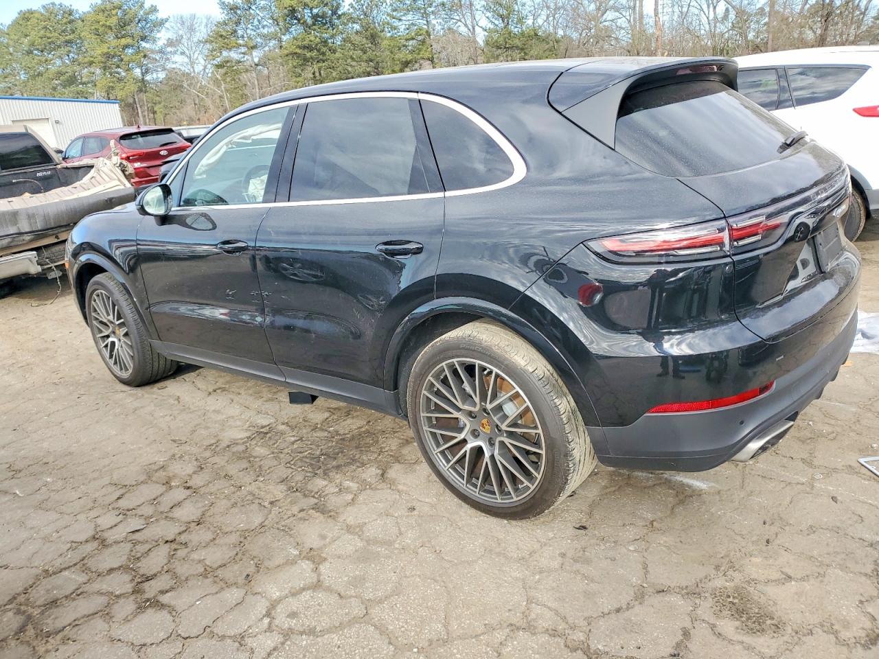 2021 PORSCHE CAYENNE photo 2