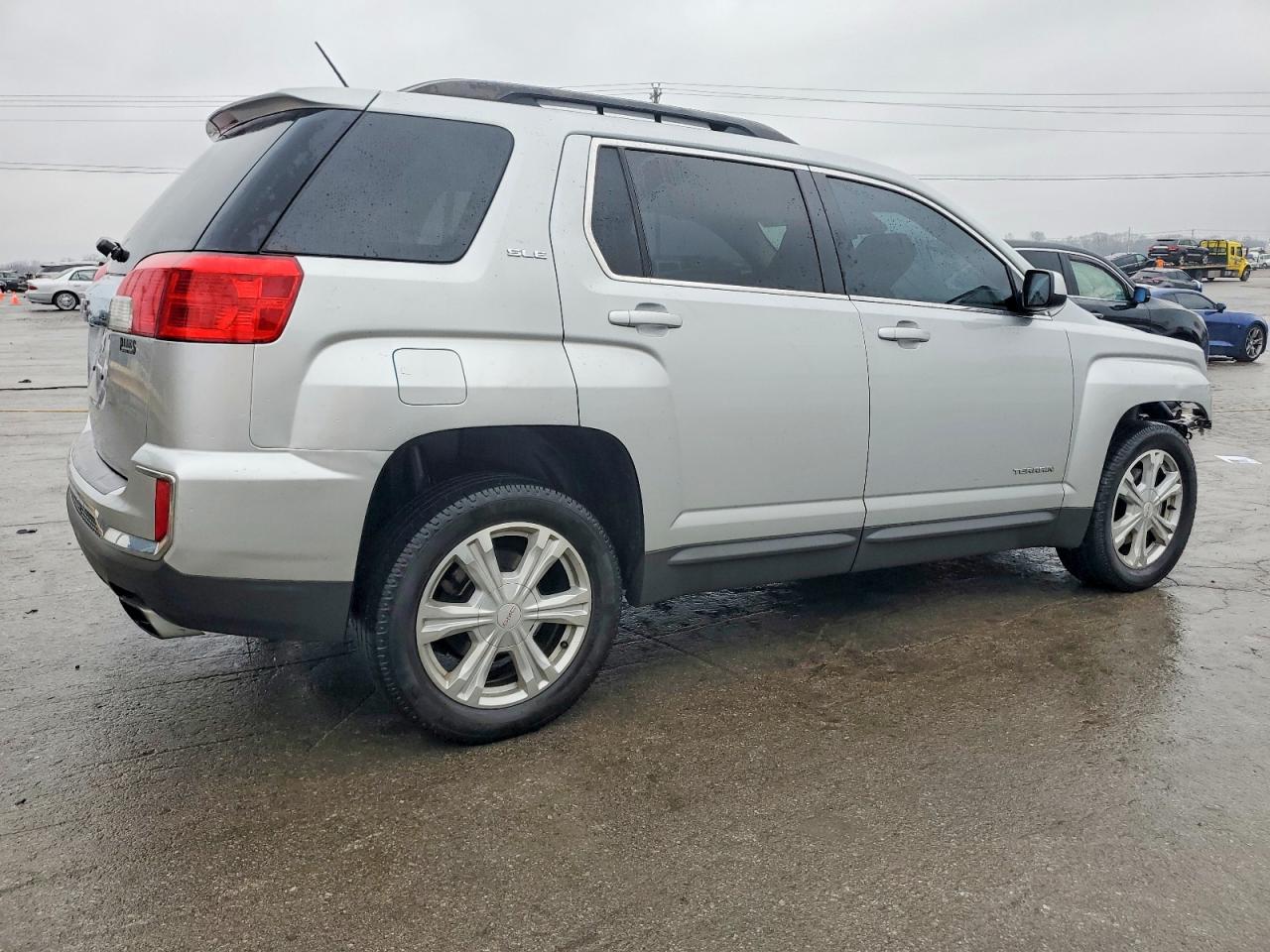 2017 GMC TERRAIN SLE photo 3