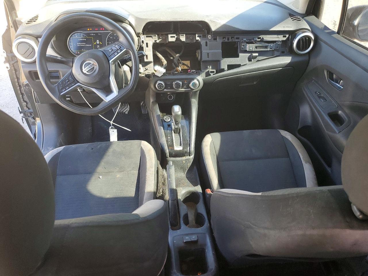 2021 NISSAN VERSA SV photo 8