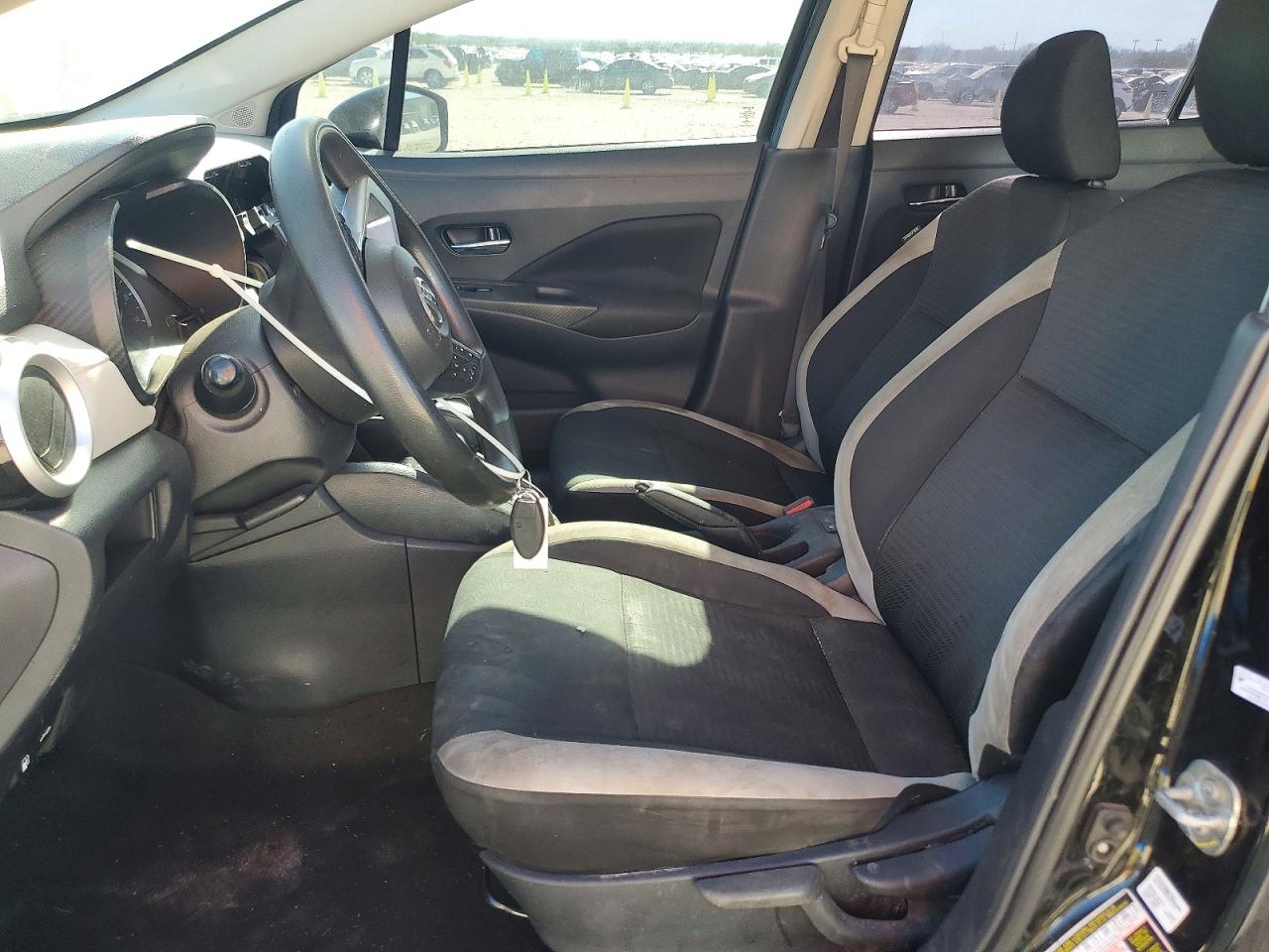 2021 NISSAN VERSA SV photo 7