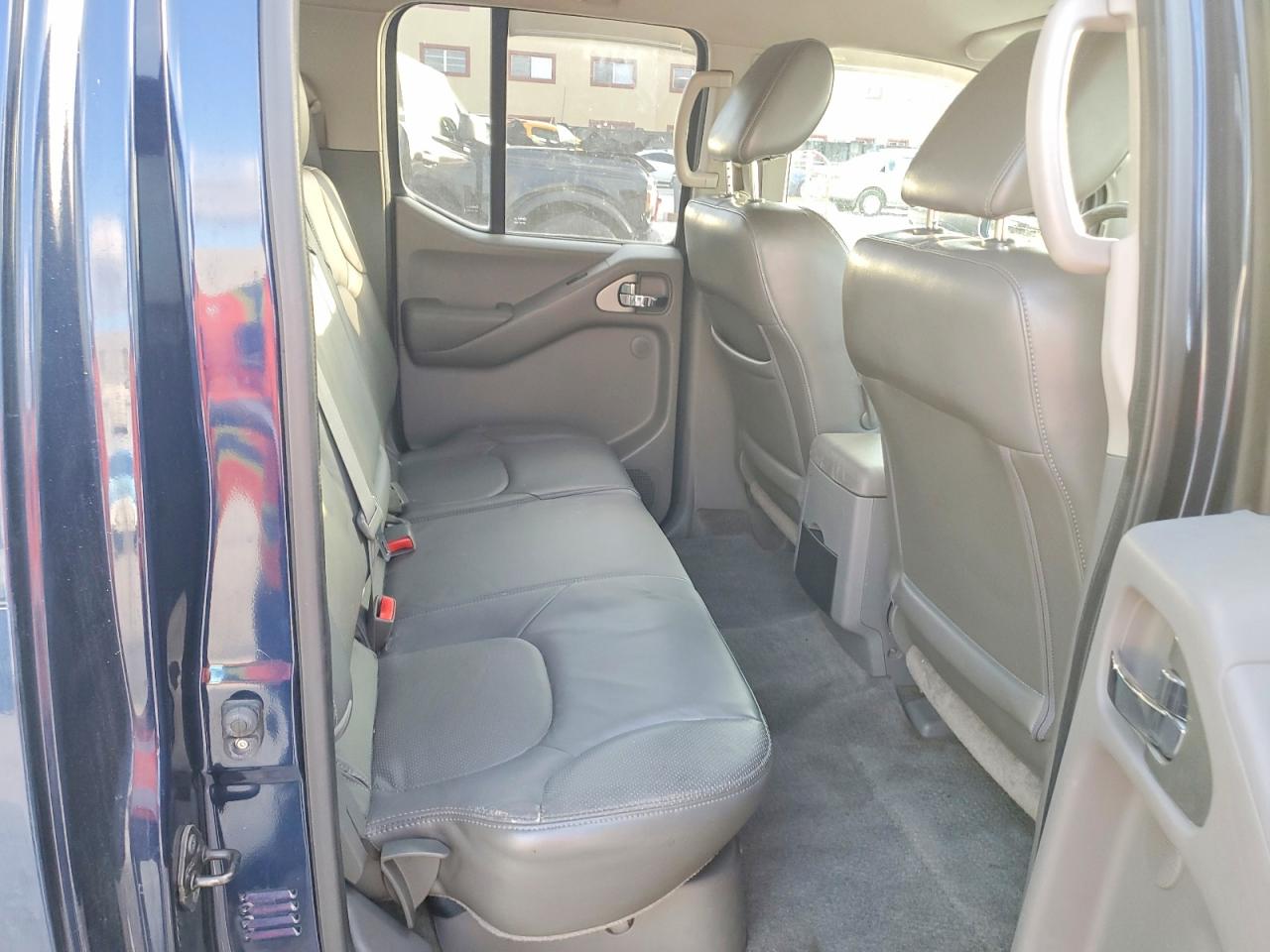 2011 NISSAN FRONTIER SV photo 10