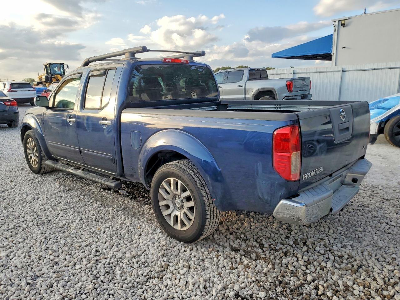 2011 NISSAN FRONTIER SV photo 2