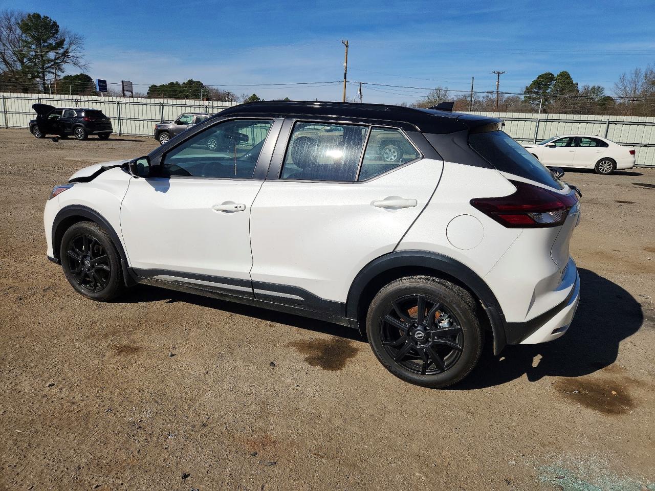 2023 NISSAN KICKS SR photo 2