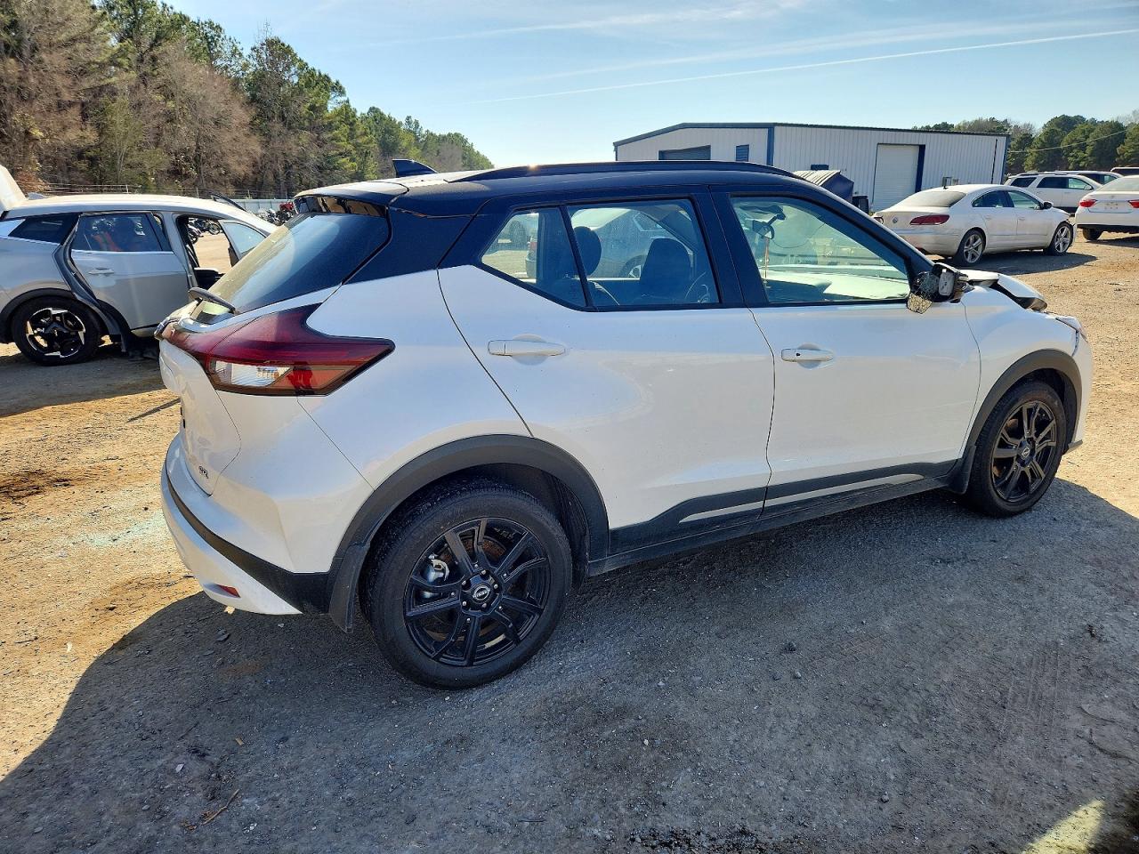 2023 NISSAN KICKS SR photo 3