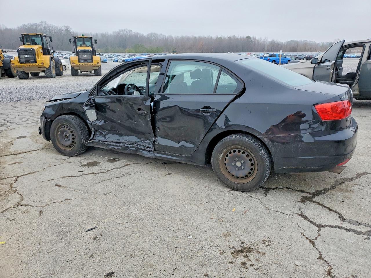 2013 VOLKSWAGEN JETTA BASE photo 2