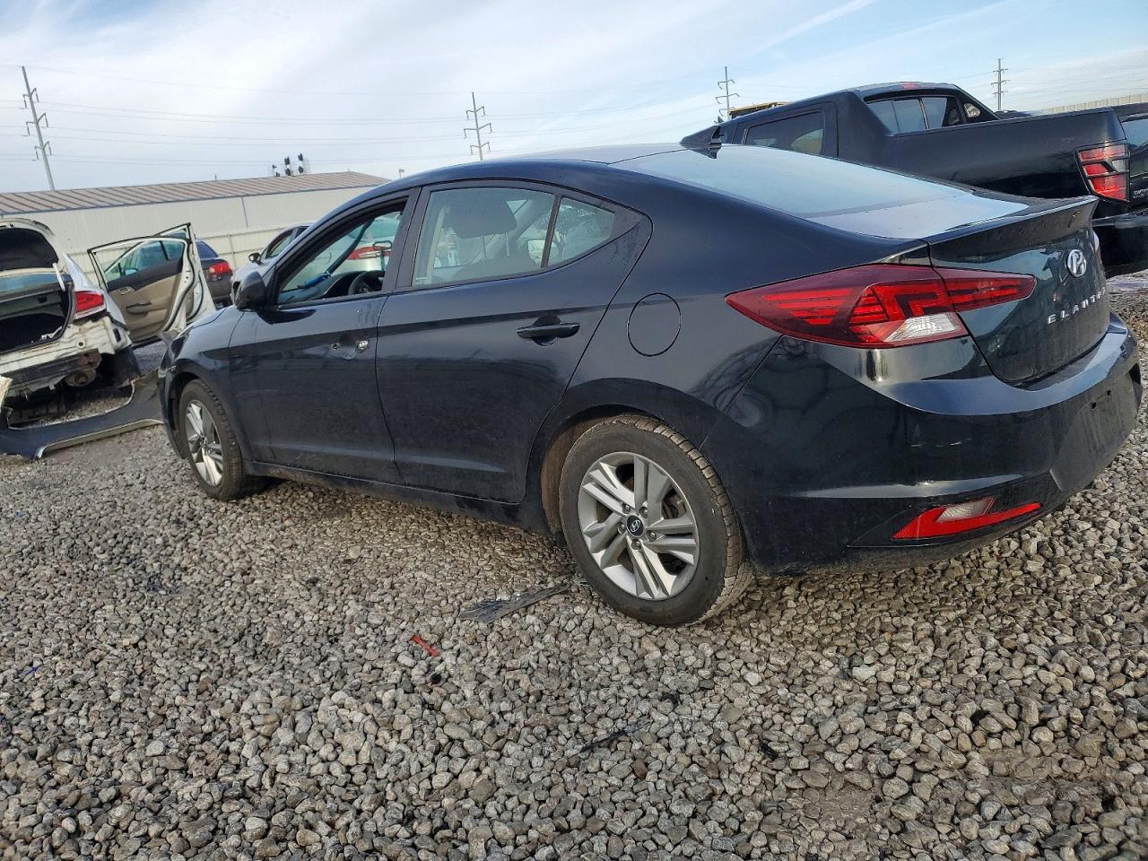 2020 HYUNDAI ELANTRA SEL photo 2