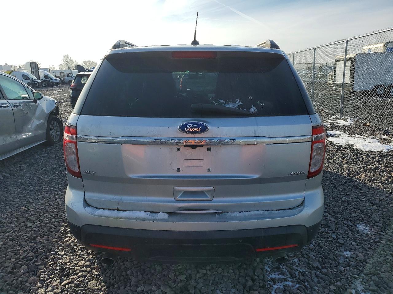 2011 FORD EXPLORER XLT photo 6