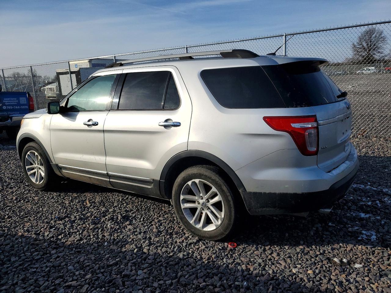2011 FORD EXPLORER XLT photo 2