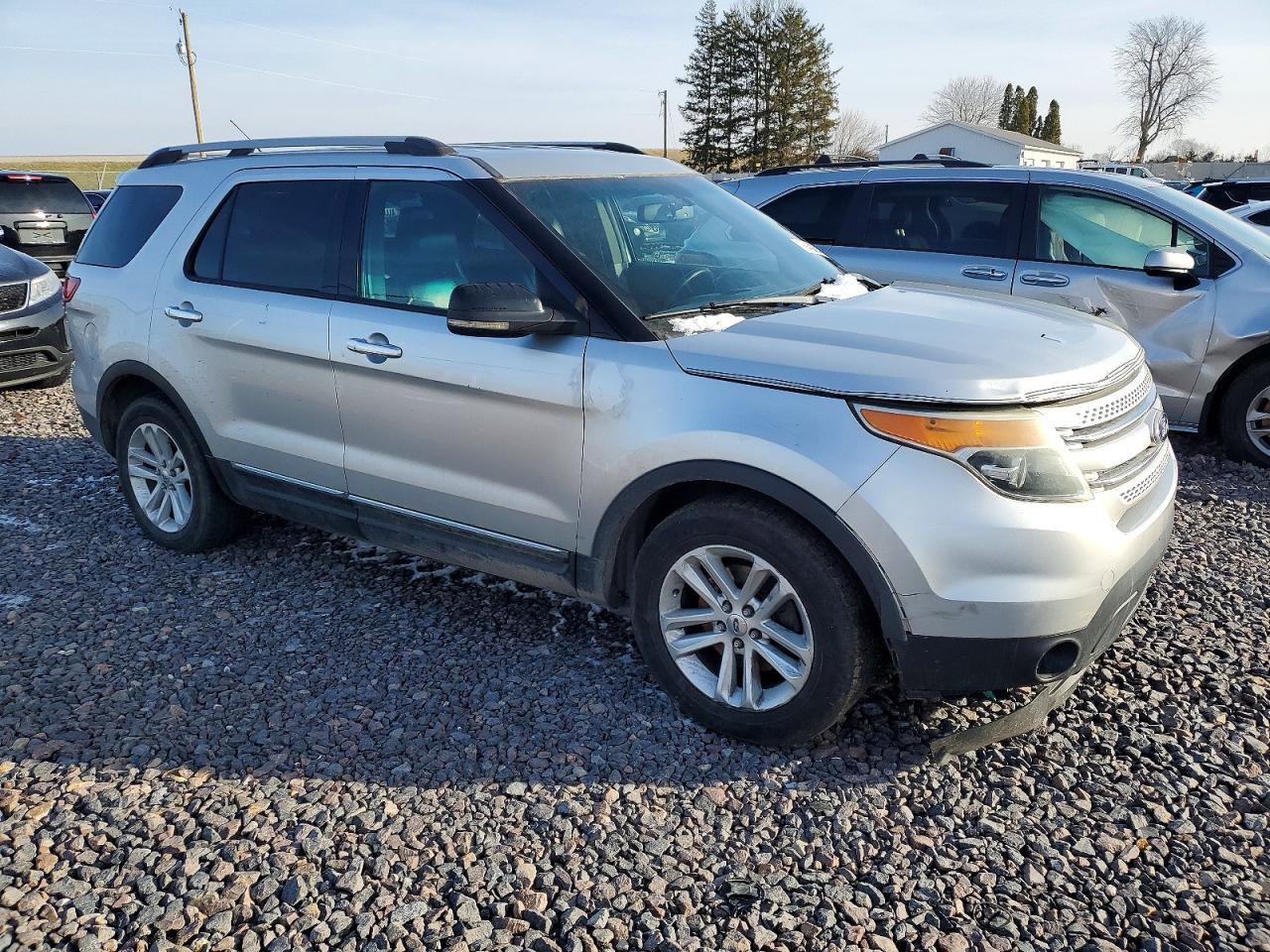 2011 FORD EXPLORER XLT photo 4