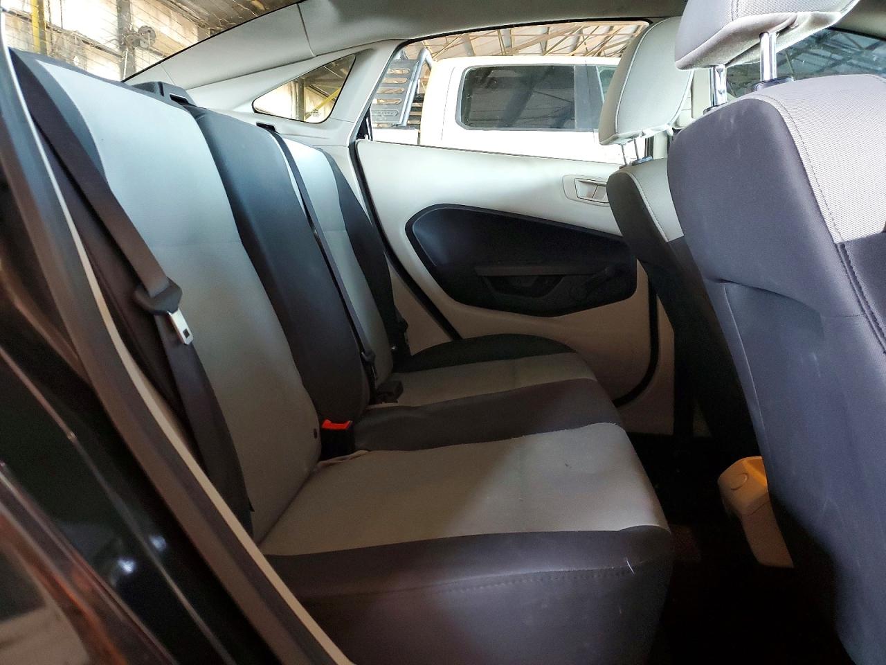 2011 FORD FIESTA S photo 10