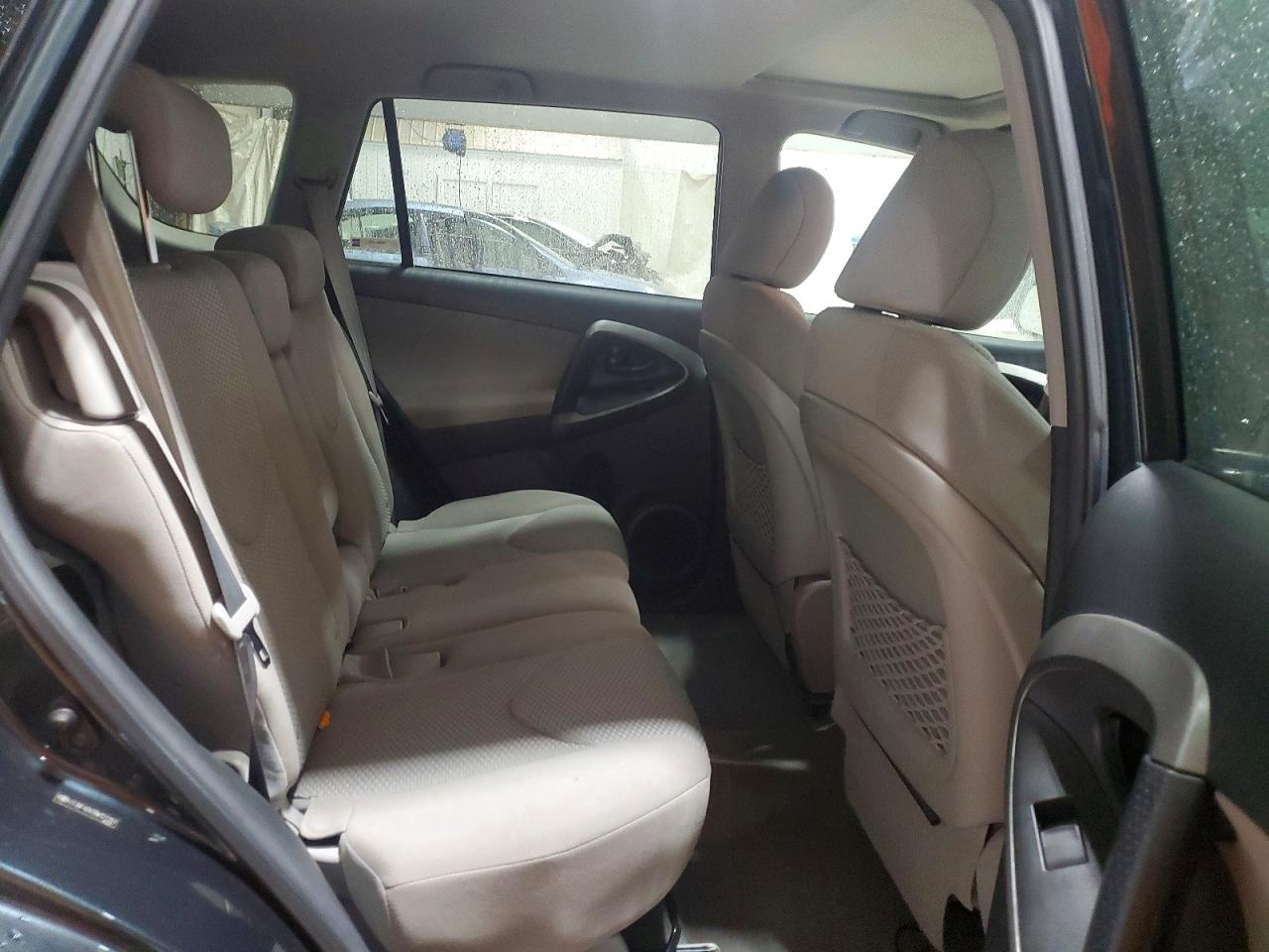 2011 TOYOTA RAV4 photo 11
