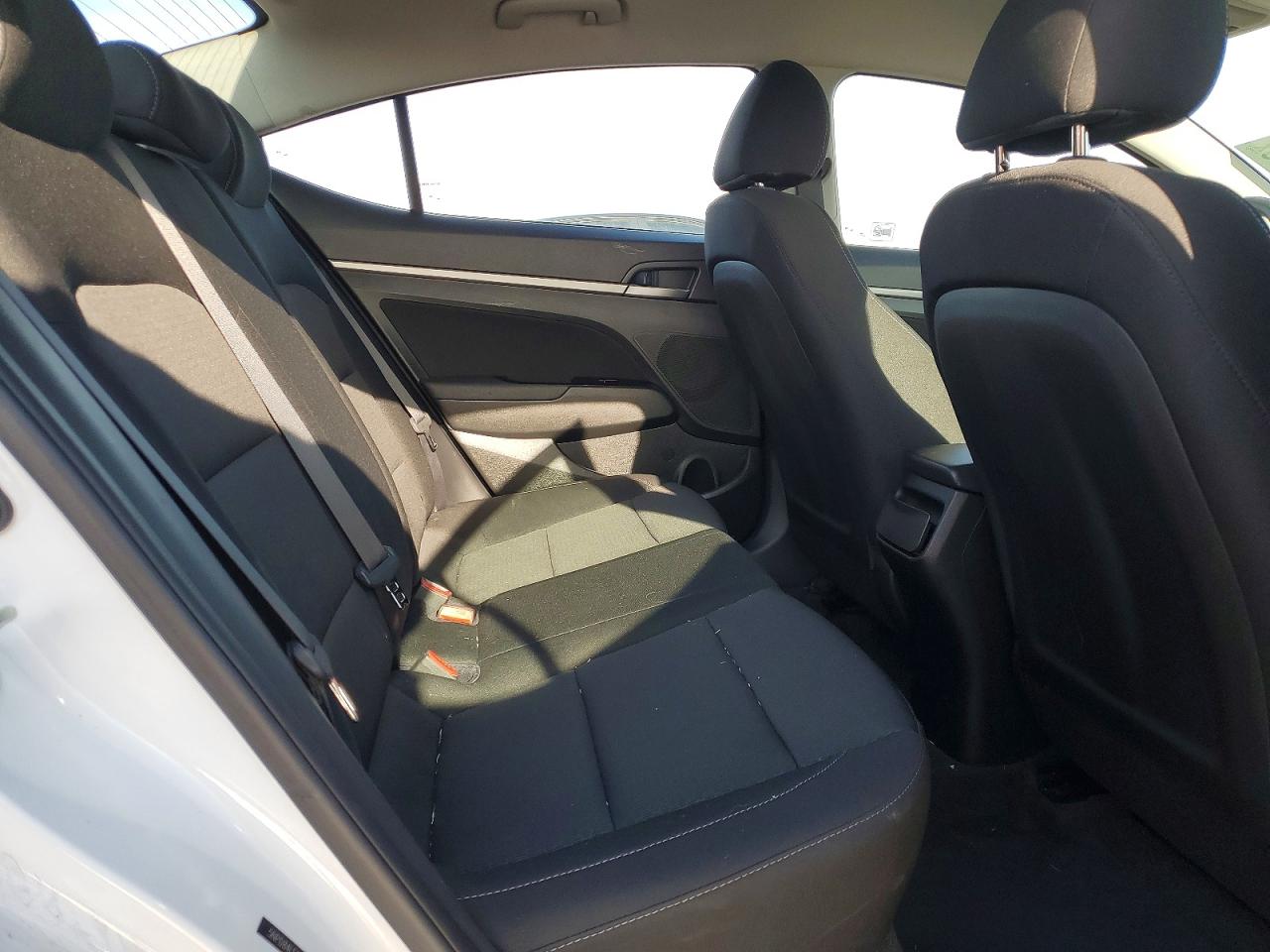 2018 HYUNDAI ELANTRA SEL photo 10