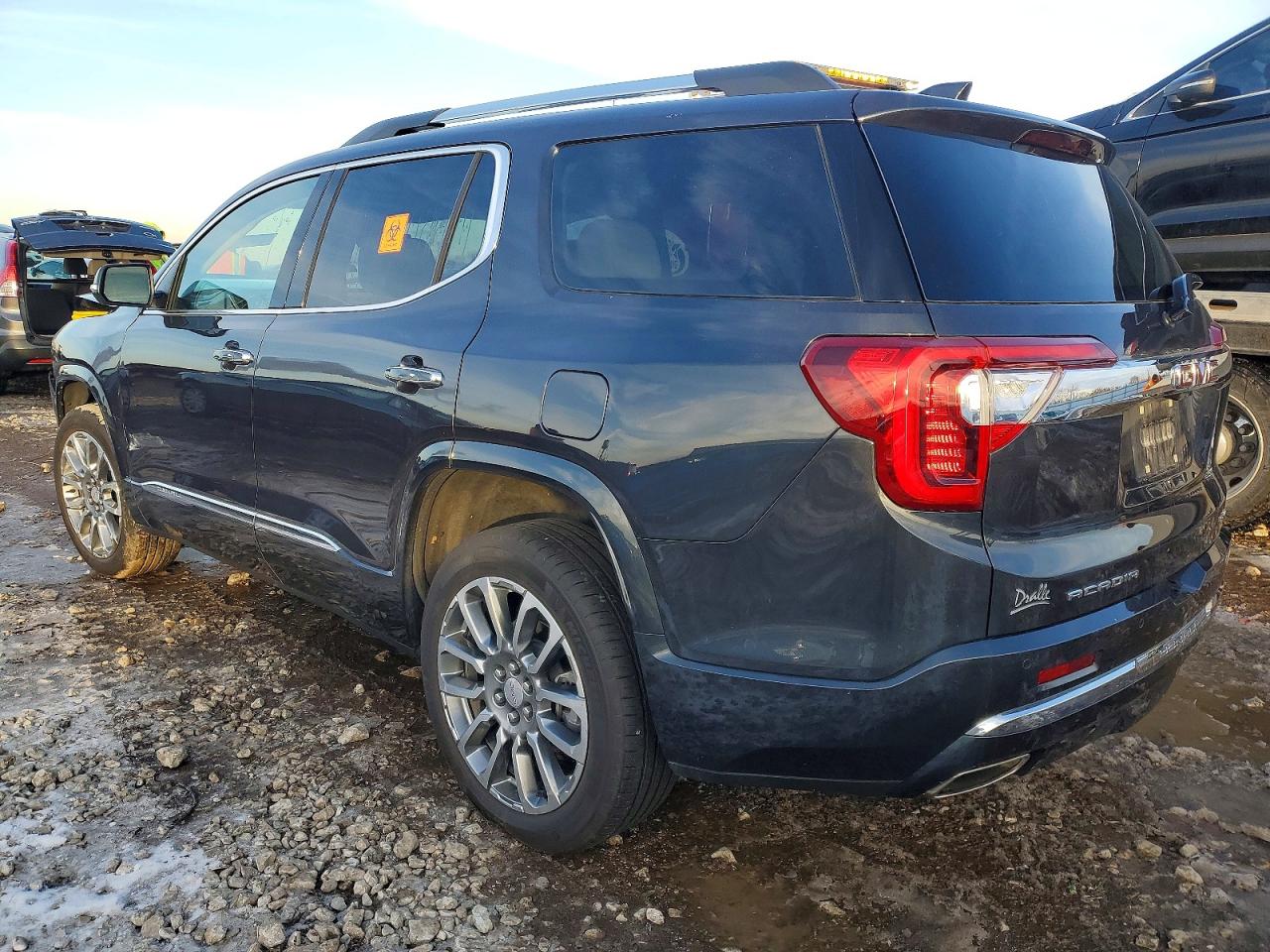 2023 GMC ACADIA DENALI photo 3